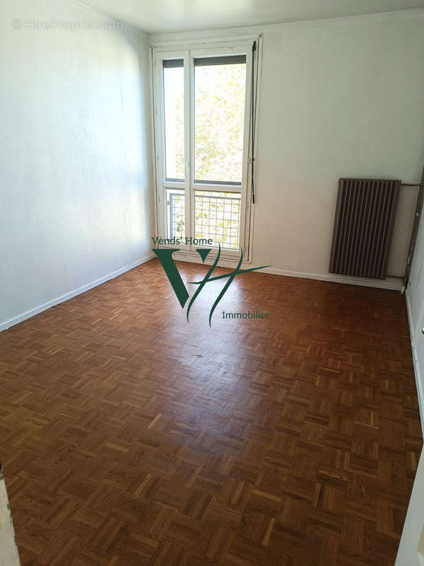 chambre - Appartement à NEUILLY-PLAISANCE