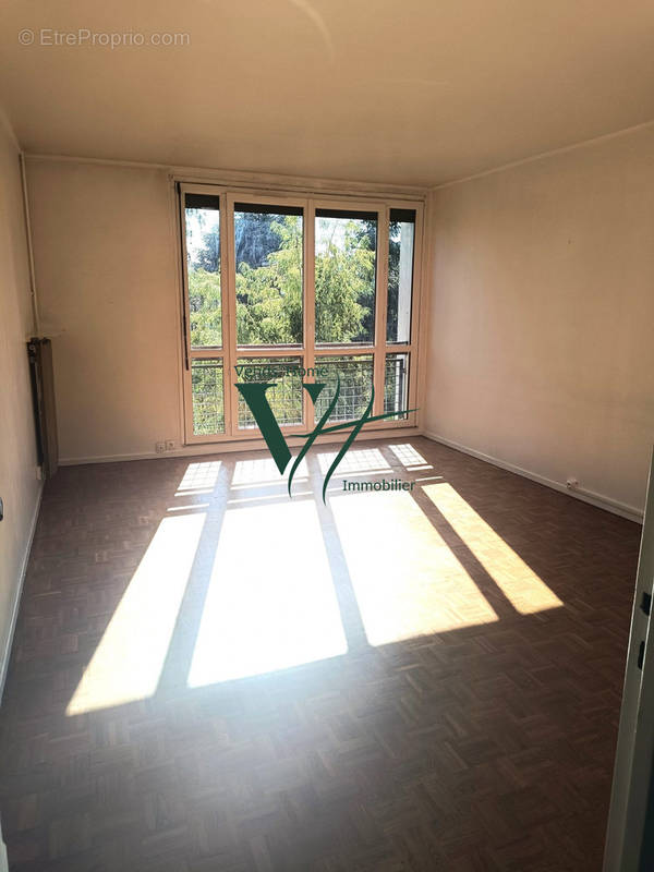 salon - Appartement à NEUILLY-PLAISANCE