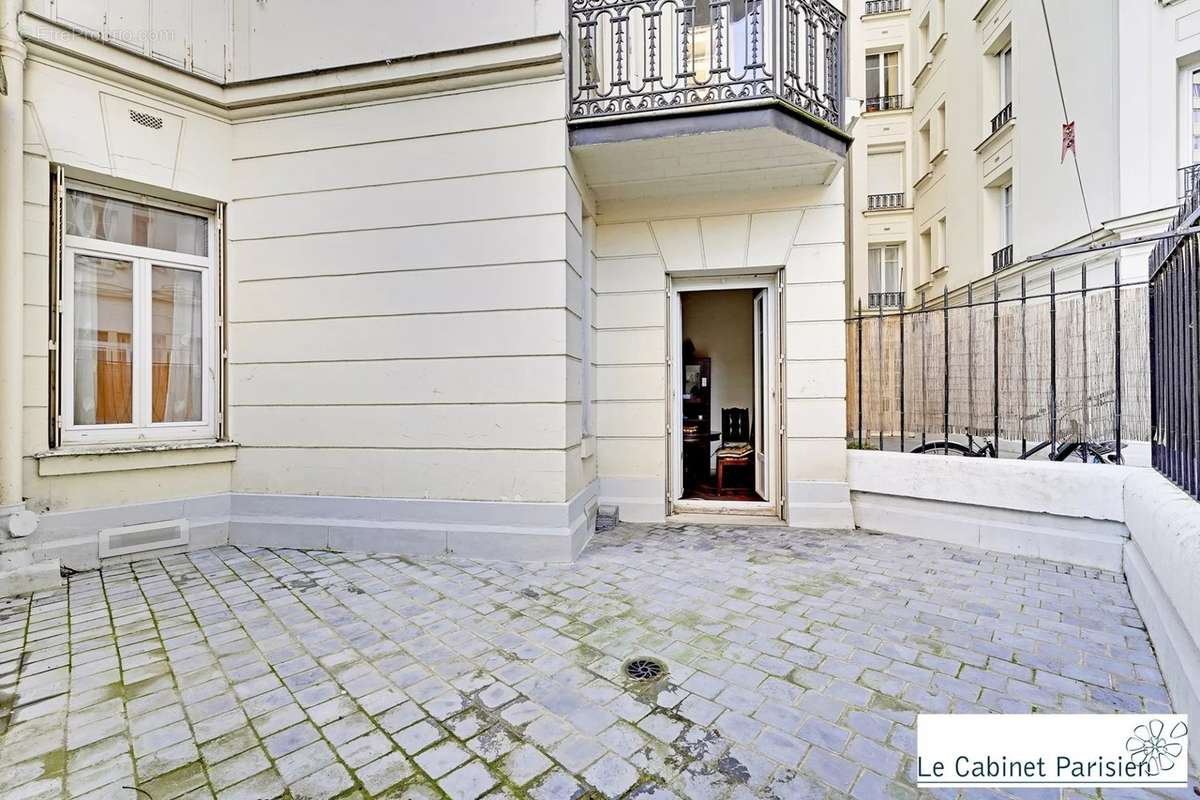 Appartement à PARIS-14E