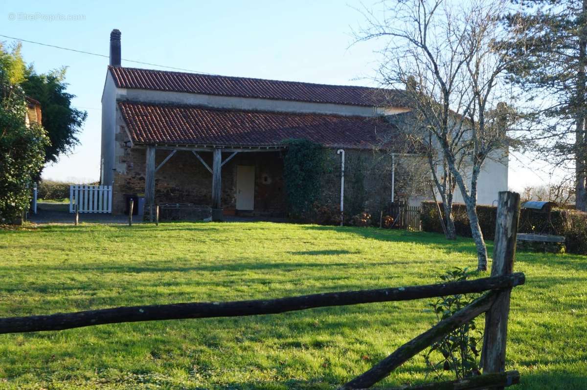 Maison à PUY-DE-SERRE