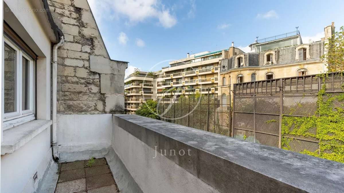 Appartement à PARIS-16E