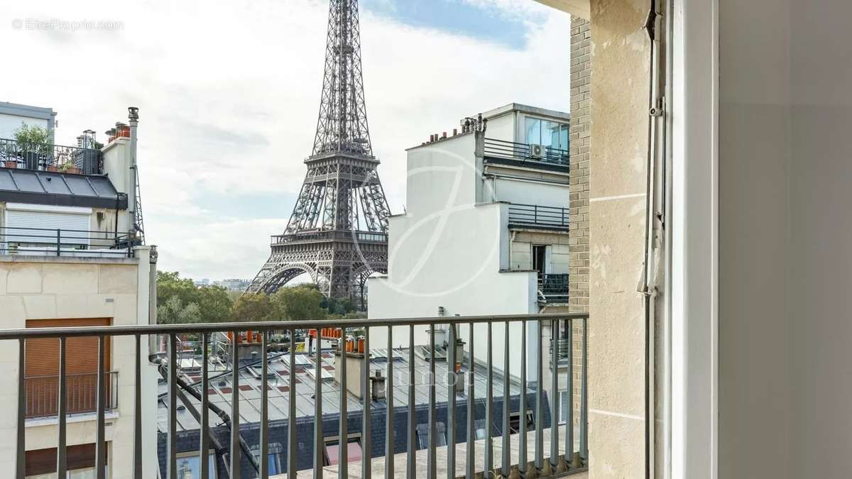 Appartement à PARIS-16E