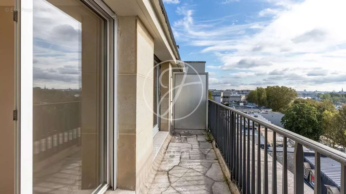 Appartement à PARIS-16E