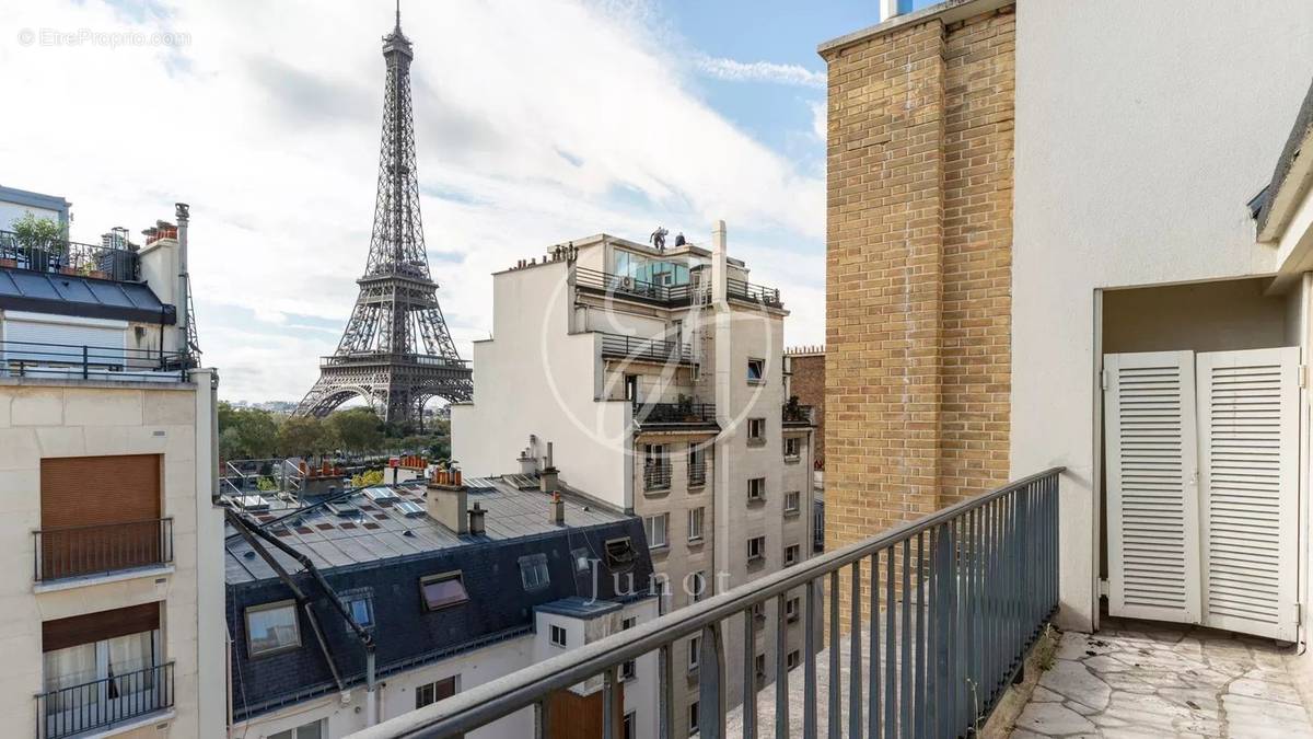 Appartement à PARIS-16E