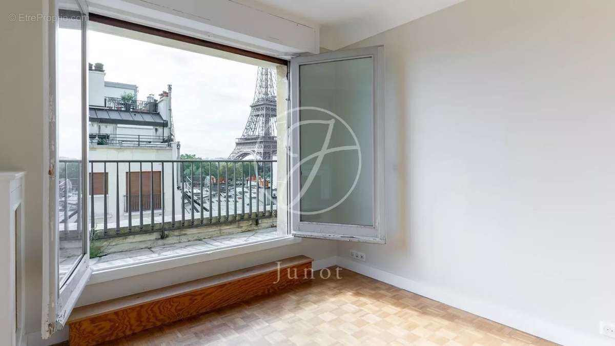 Appartement à PARIS-16E