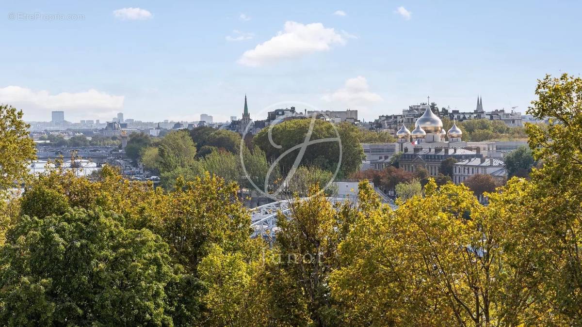 Appartement à PARIS-16E