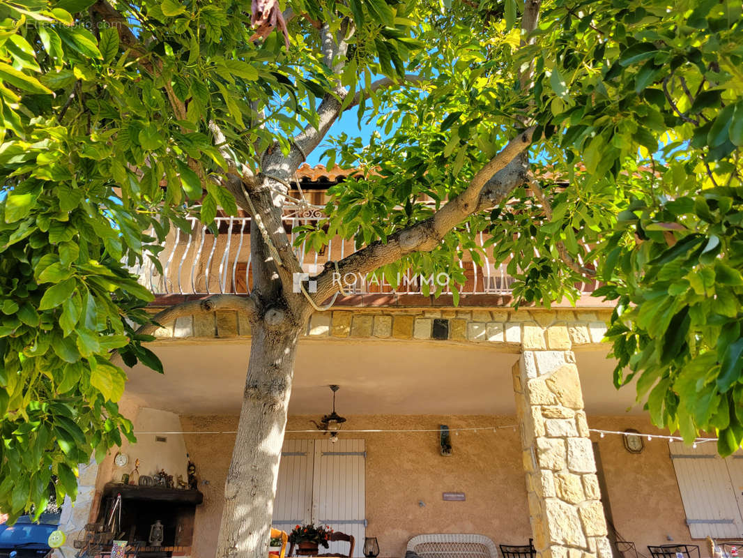 Maison à SAINT-CYR-SUR-MER