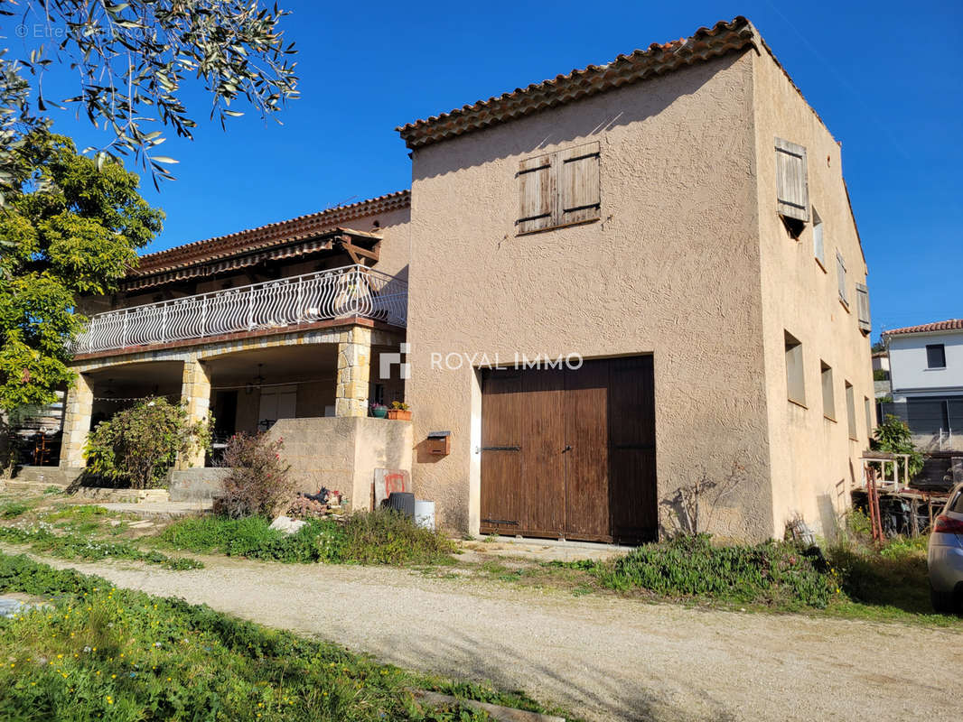 Maison à SAINT-CYR-SUR-MER