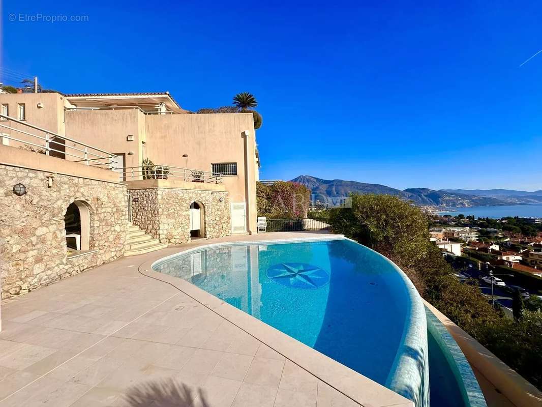 Appartement à ROQUEBRUNE-CAP-MARTIN