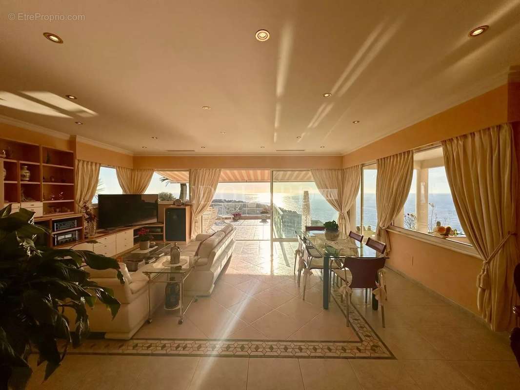 Appartement à ROQUEBRUNE-CAP-MARTIN