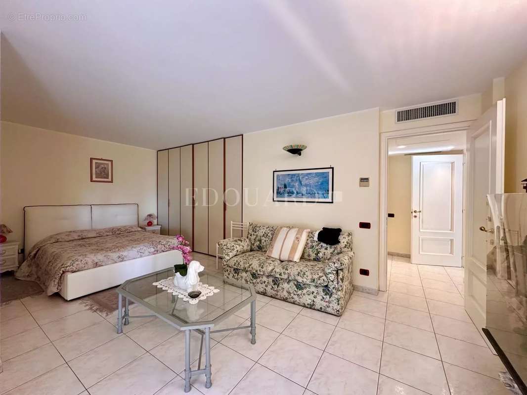 Appartement à ROQUEBRUNE-CAP-MARTIN