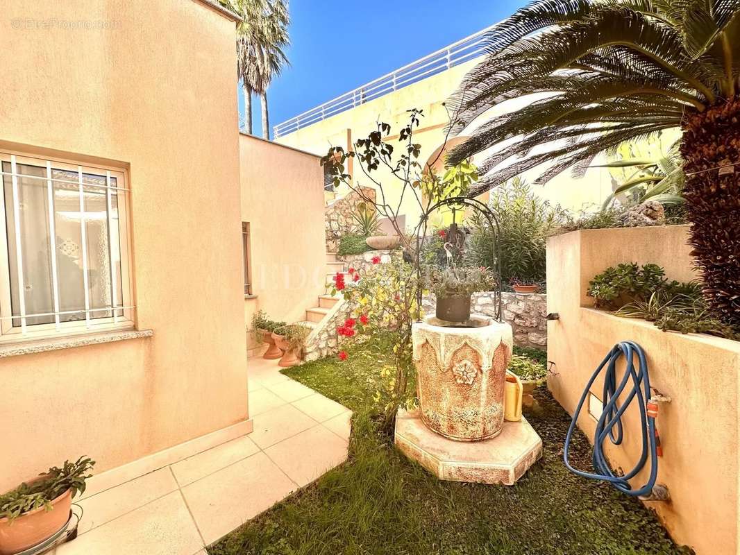 Appartement à ROQUEBRUNE-CAP-MARTIN