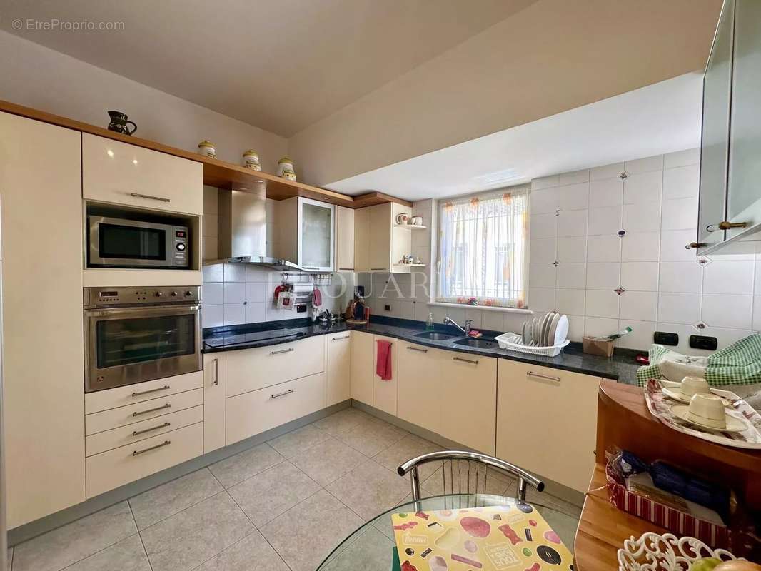 Appartement à ROQUEBRUNE-CAP-MARTIN