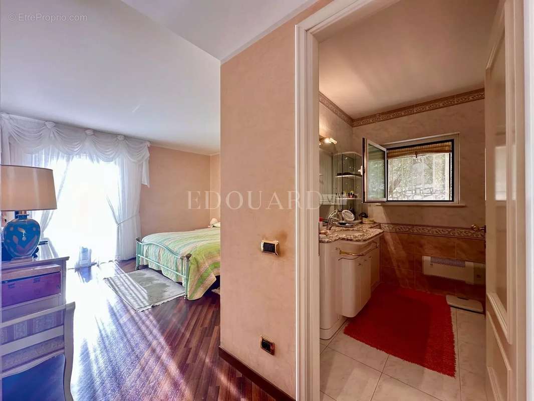 Appartement à ROQUEBRUNE-CAP-MARTIN