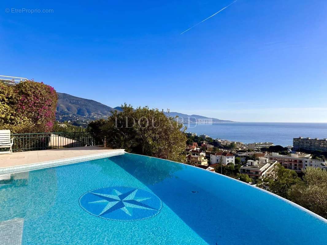 Appartement à ROQUEBRUNE-CAP-MARTIN