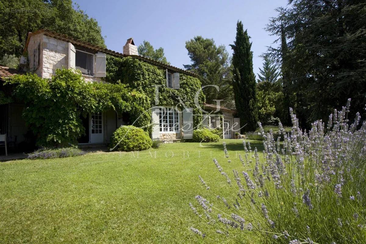 Maison à TOURRETTES