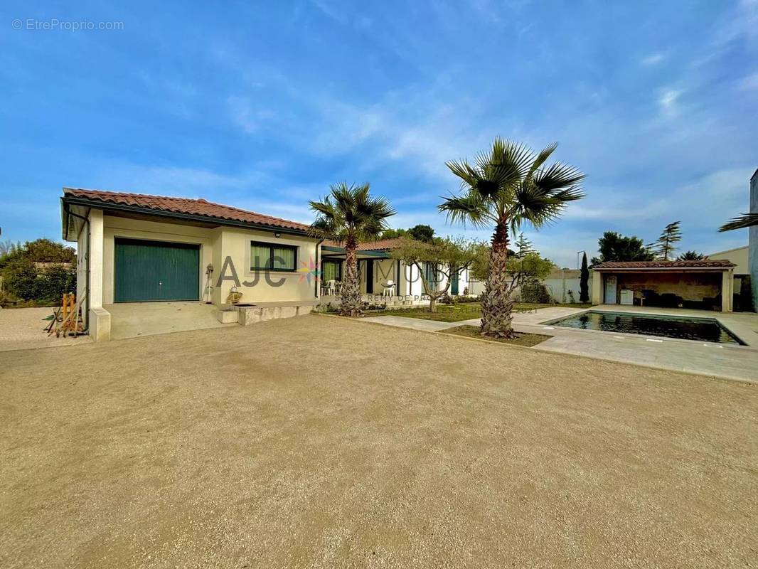 Maison à MAS-BLANC-DES-ALPILLES