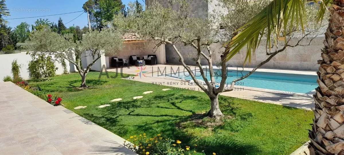 Maison à MAS-BLANC-DES-ALPILLES