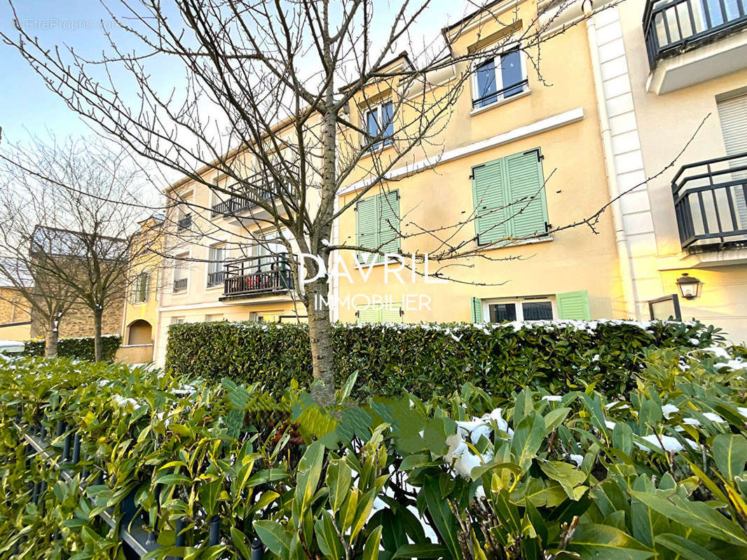 Appartement à CHANTELOUP-LES-VIGNES