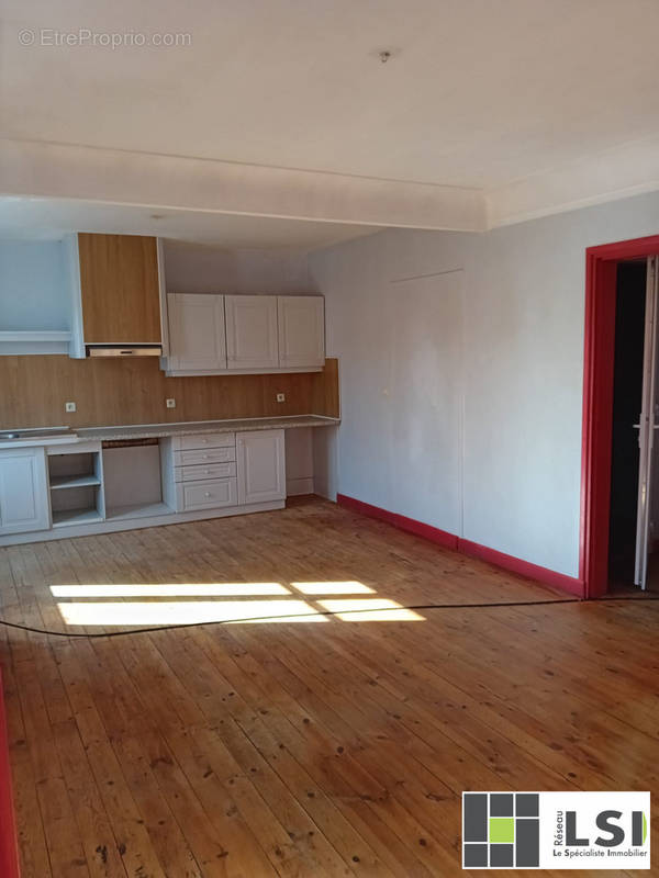 Vaste cuisine/séjour plein sud - Appartement à BRIVES-CHARENSAC