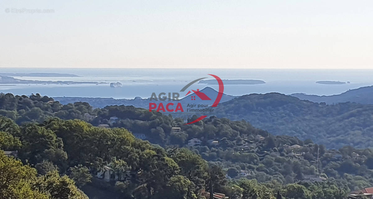 Terrain à LES ADRETS-DE-L&#039;ESTEREL