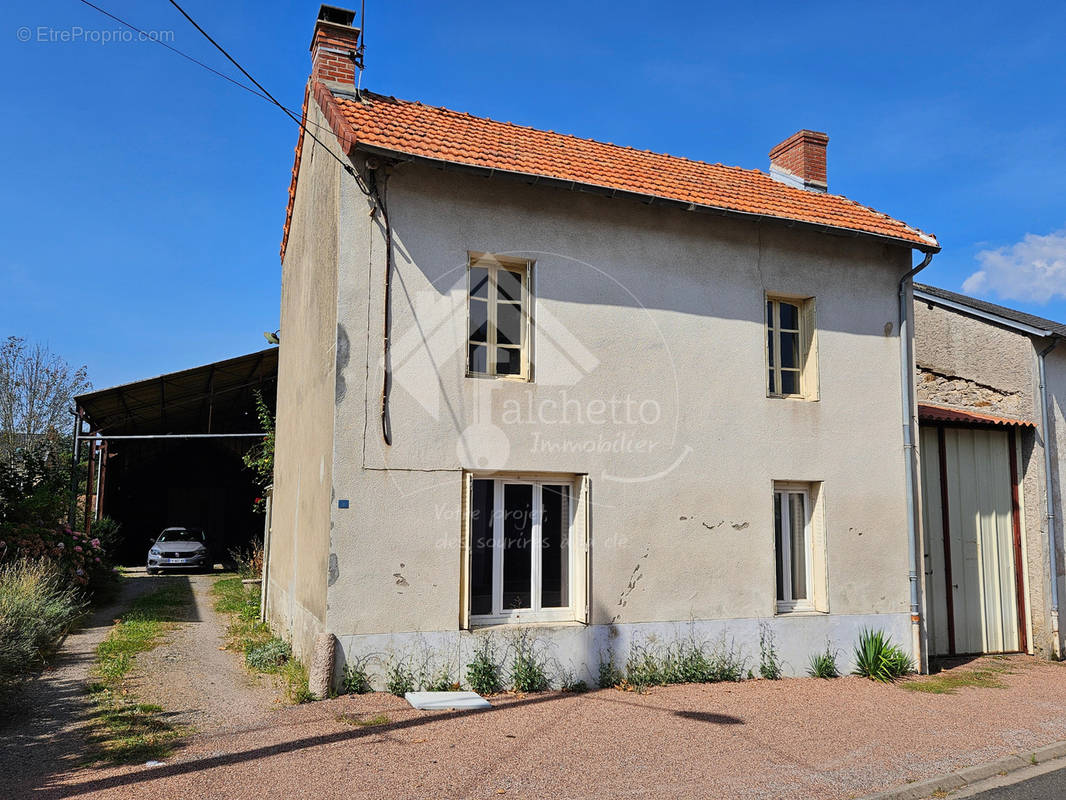 Maison à LE MAYET-DE-MONTAGNE