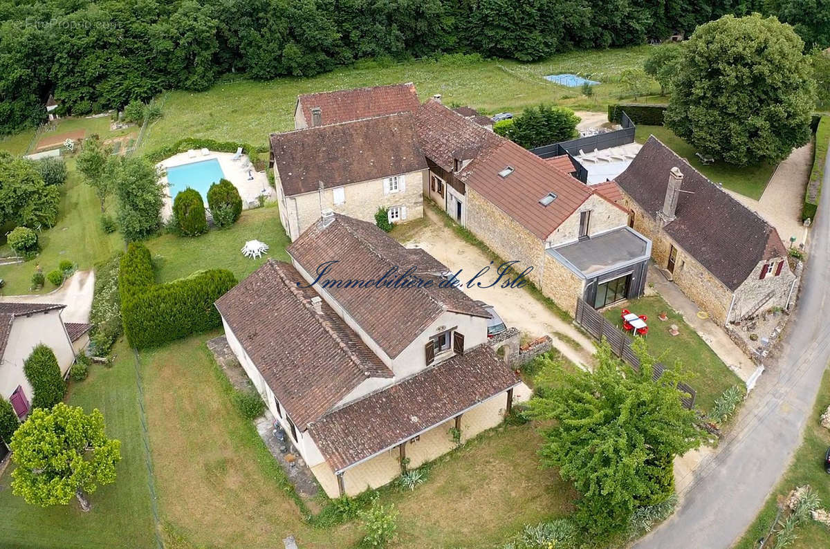 Maison à SAINT-LEON-SUR-VEZERE