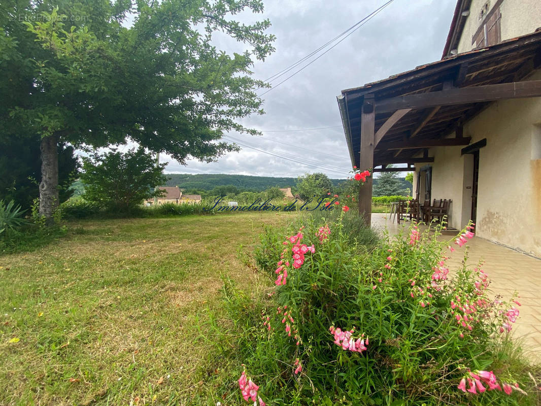 Maison à SAINT-LEON-SUR-VEZERE