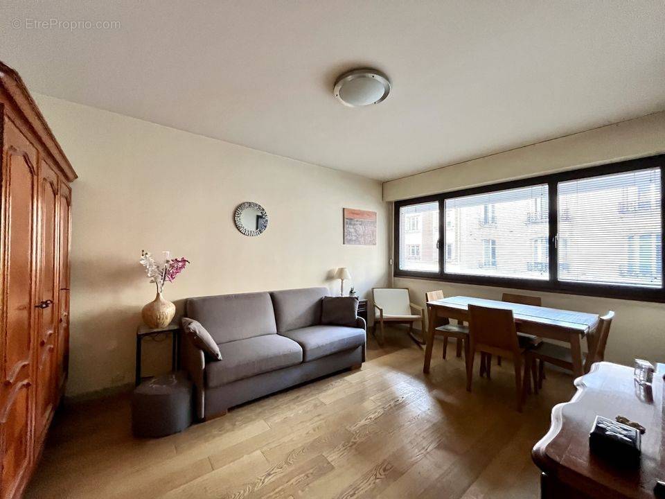 Appartement à PARIS-20E