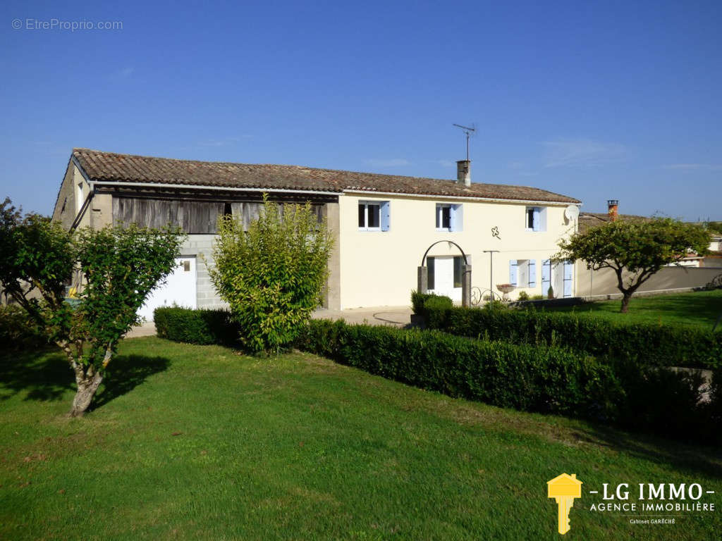 Maison à CHENAC-SAINT-SEURIN-D&#039;UZET