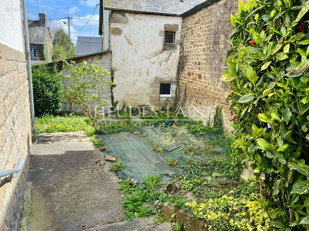 Maison à SAINT-HILAIRE-DU-HARCOUET