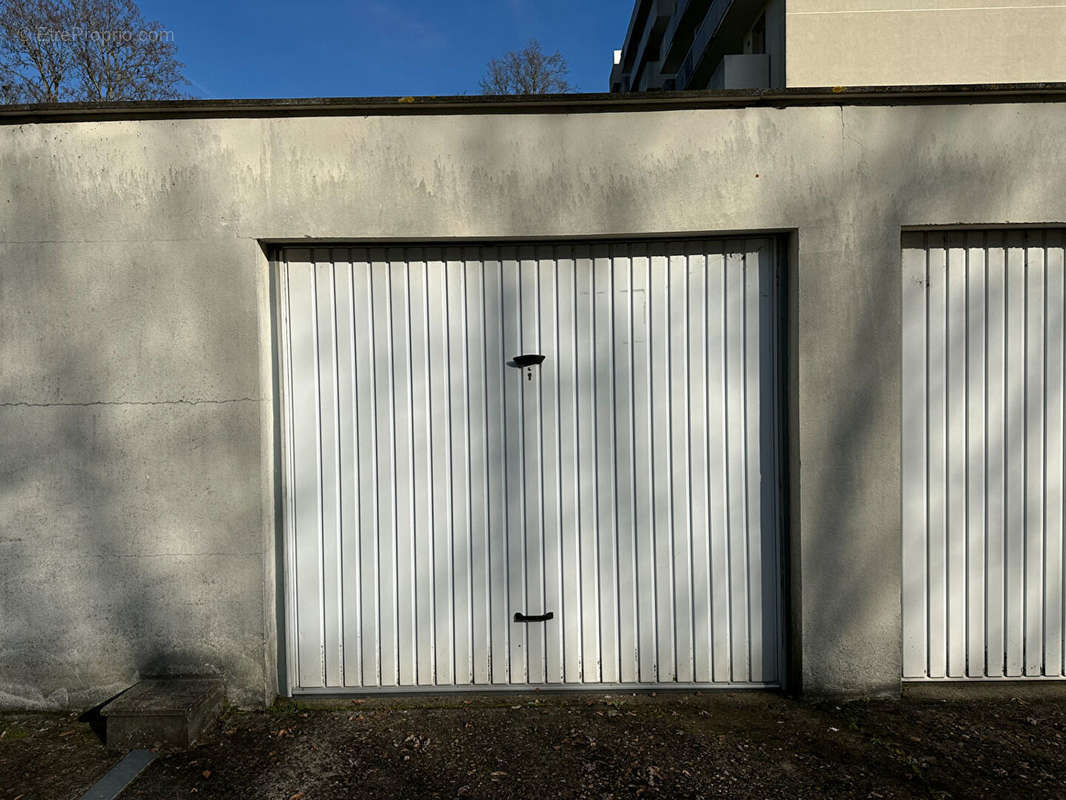 Parking à JOUE-LES-TOURS