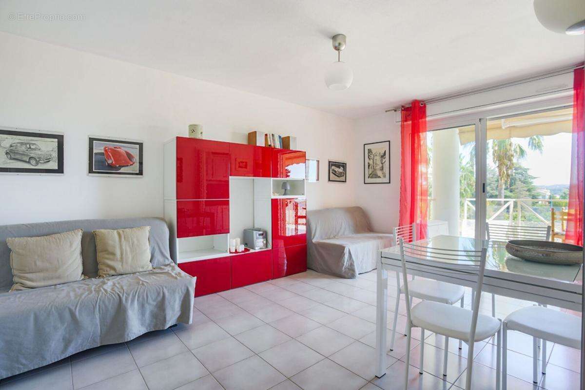 Appartement à MANDELIEU-LA-NAPOULE