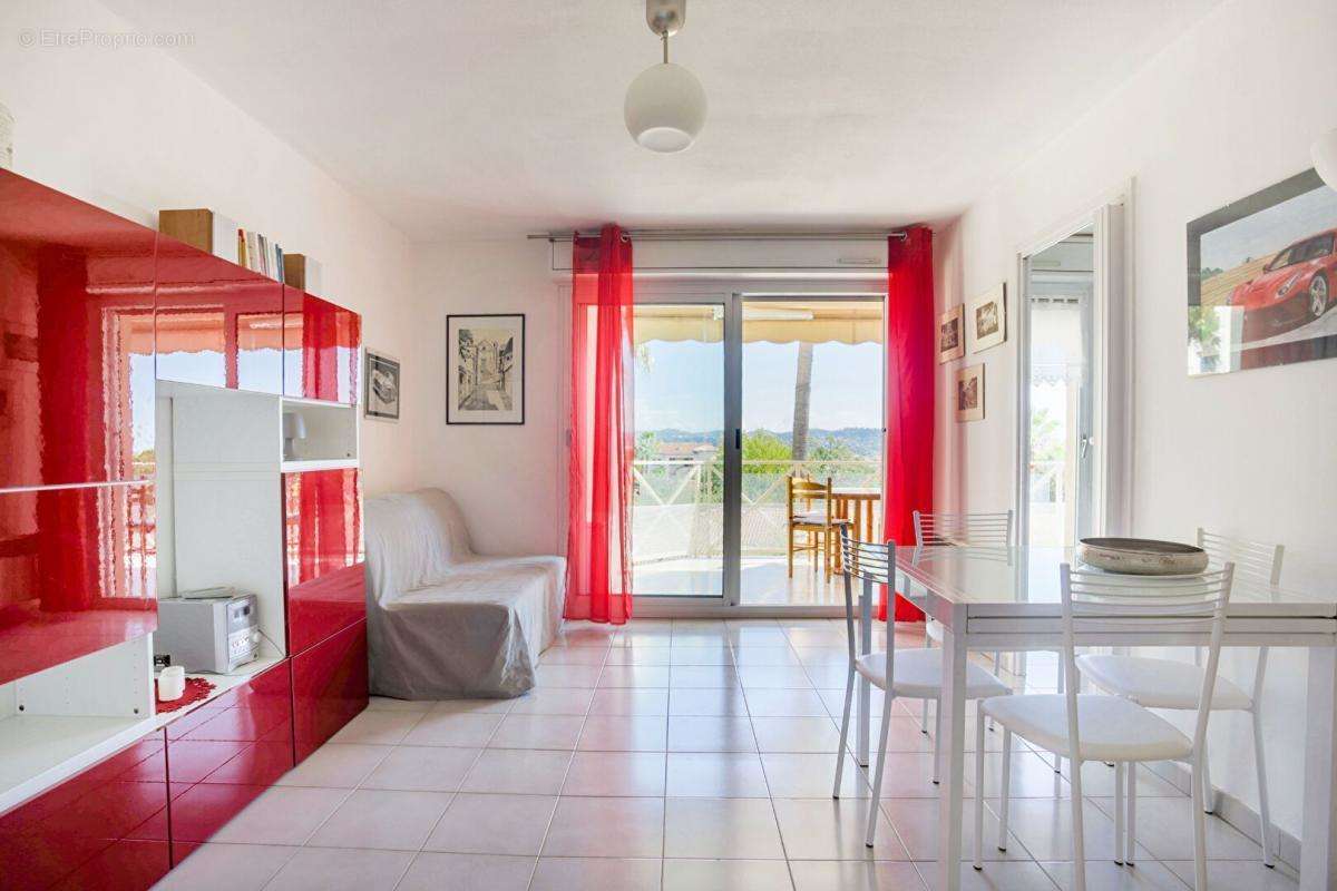 Appartement à MANDELIEU-LA-NAPOULE