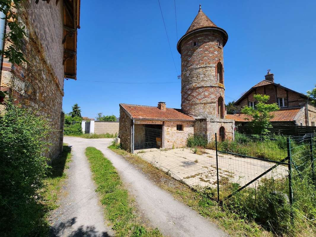 Maison à BRIIS-SOUS-FORGES