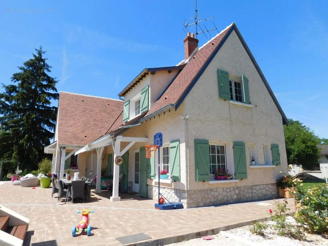 Maison à COULMIERS