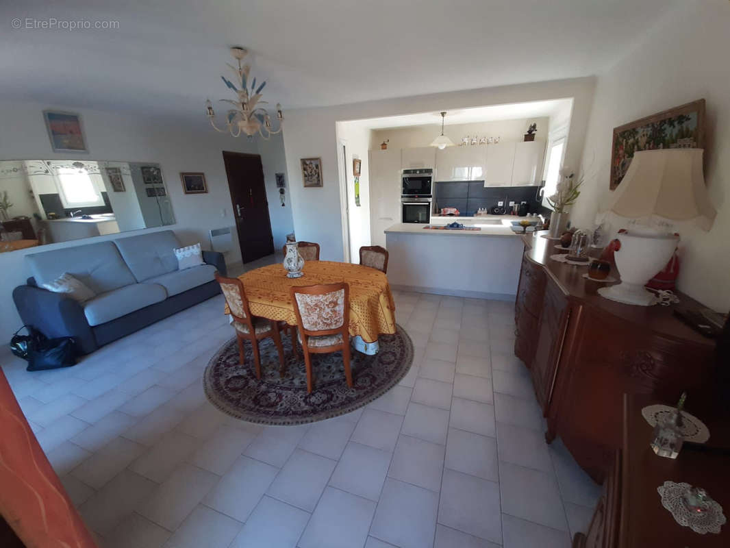 Appartement à SIX-FOURS-LES-PLAGES