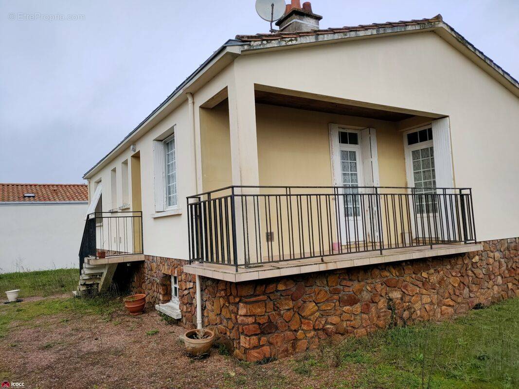 Maison à SAINTE-GEMME-LA-PLAINE