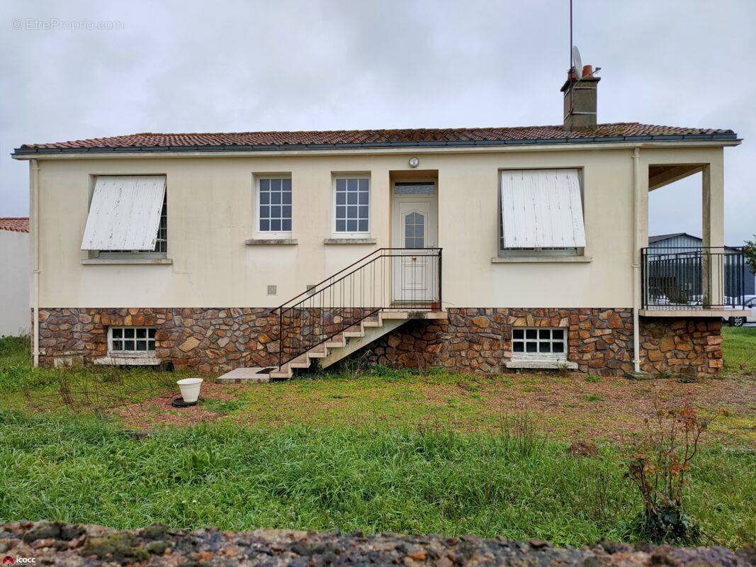 Maison à SAINTE-GEMME-LA-PLAINE