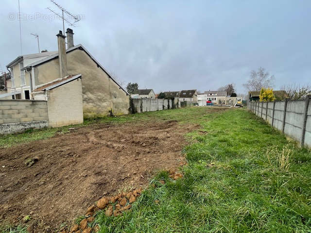 Terrain à VILLENEUVE-LA-GUYARD