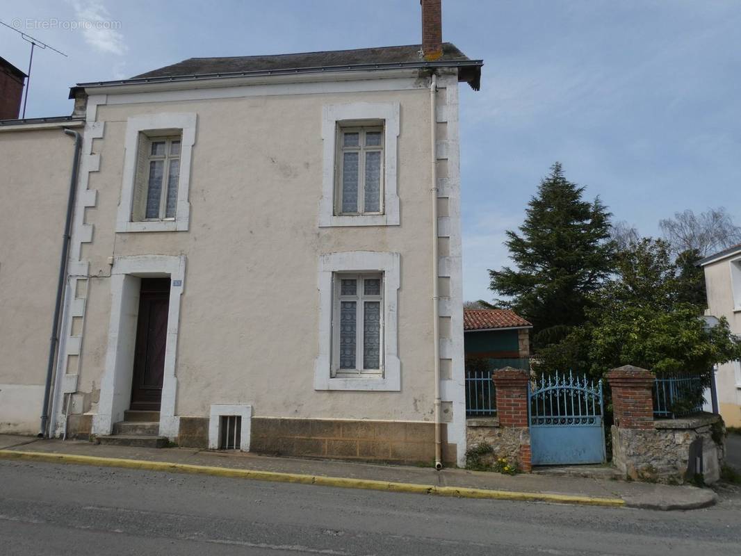 Maison à LA CAILLERE-SAINT-HILAIRE