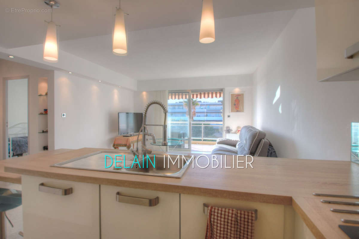 Appartement à SAINT-LAURENT-DU-VAR