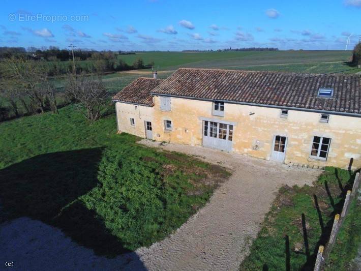 Maison à VILLEFAGNAN