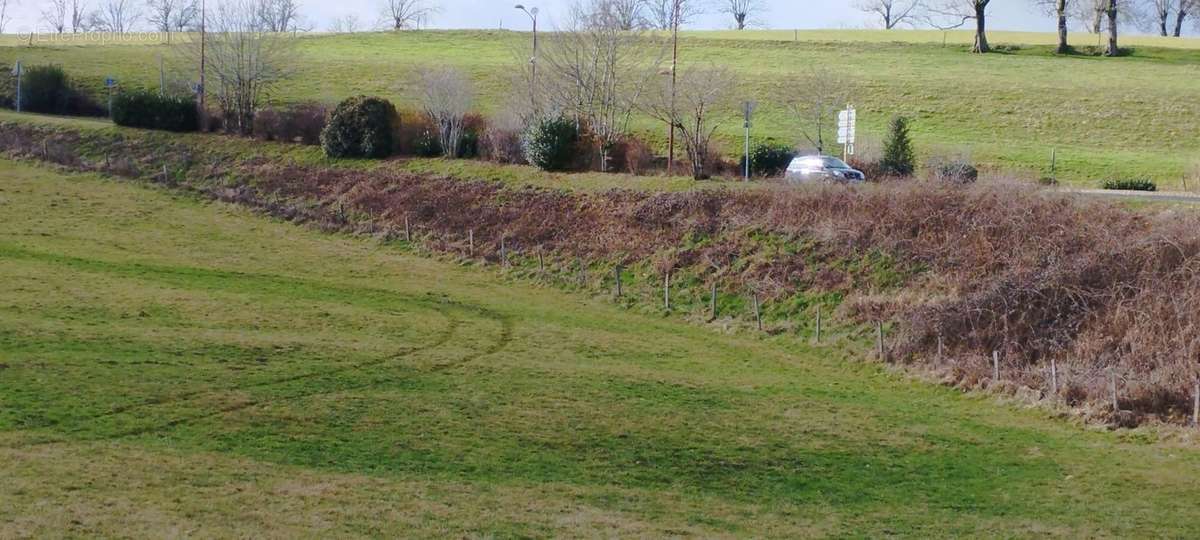 Terrain à MAURIAC