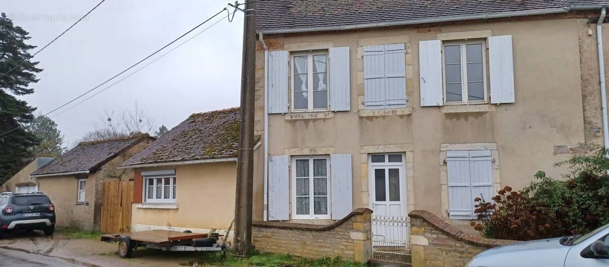 Maison à POUZY-MESANGY