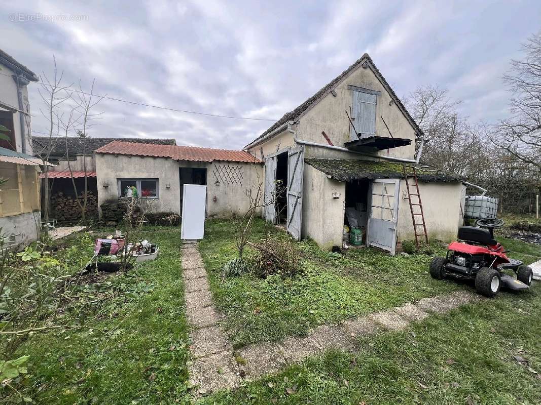 Maison à BAZOCHES-SUR-LE-BETZ