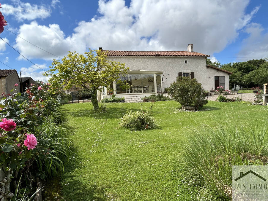 Maison à CHASSENEUIL-SUR-BONNIEURE