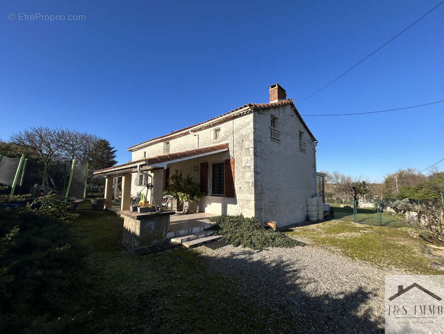 Maison à CHASSENEUIL-SUR-BONNIEURE