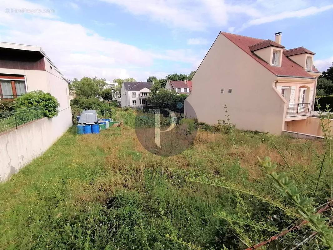 Terrain à VERRIERES-LE-BUISSON