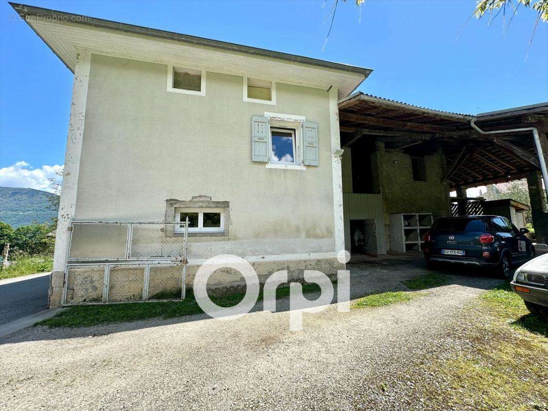 Maison à SAINT-VINCENT-DE-MERCUZE